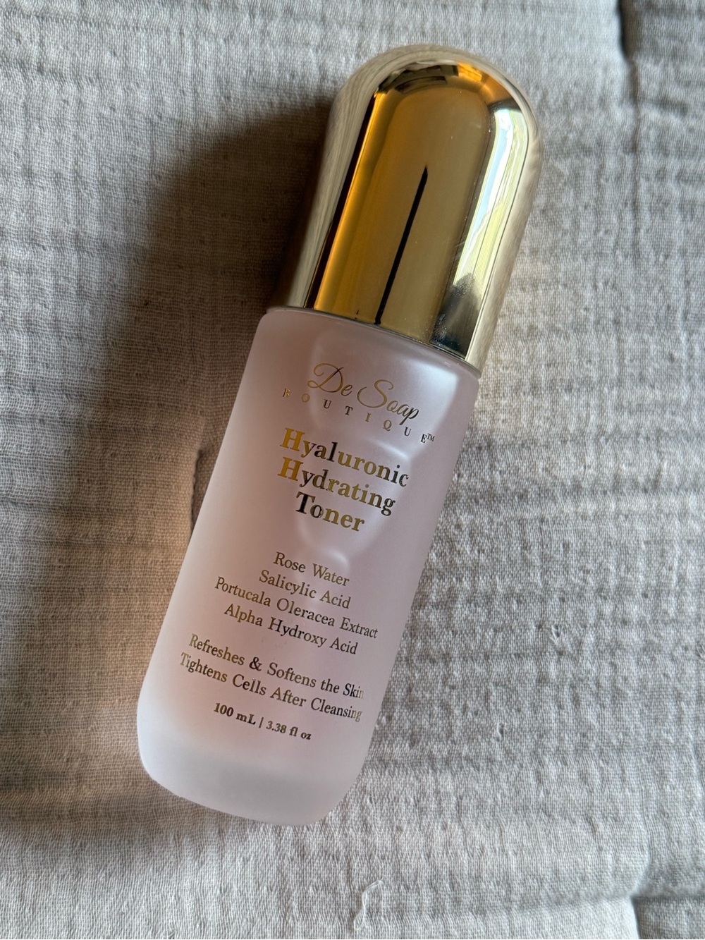 De Soap Boutique Hyaluronic Hydrating Toner - Pink with Gold Cap